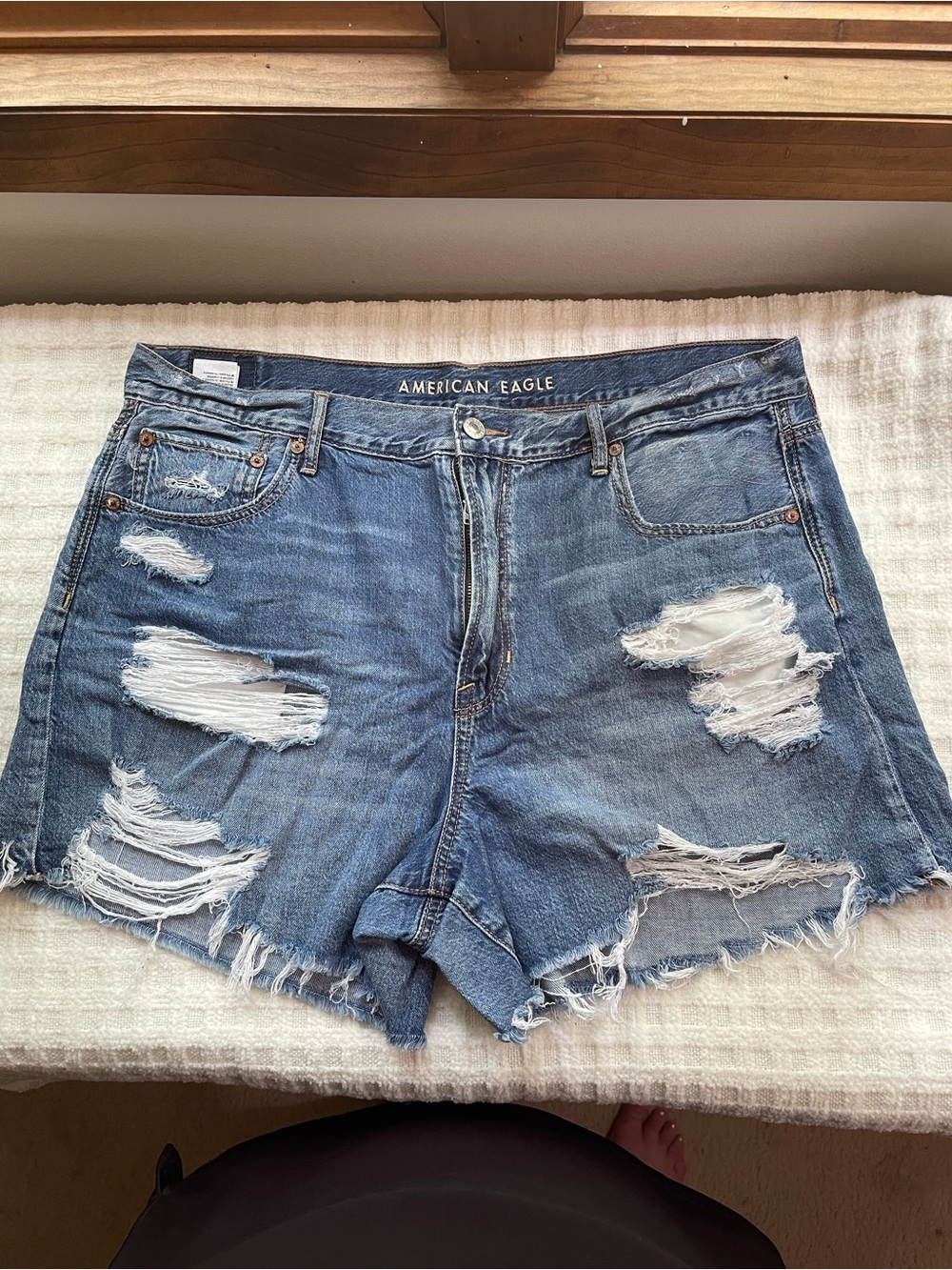 American Eagle Outfitters Distressed 90’s Boyfriend Shorts